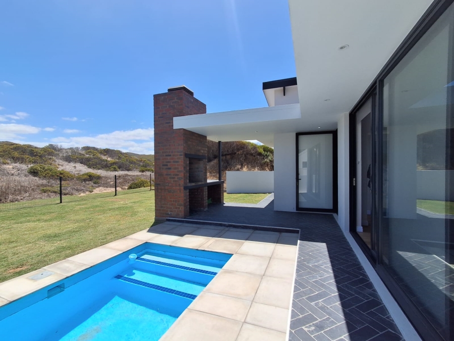 4 Bedroom Property for Sale in Stilbaai Oos Western Cape